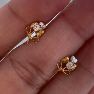 18kt Gold Earrings - Screw Backs